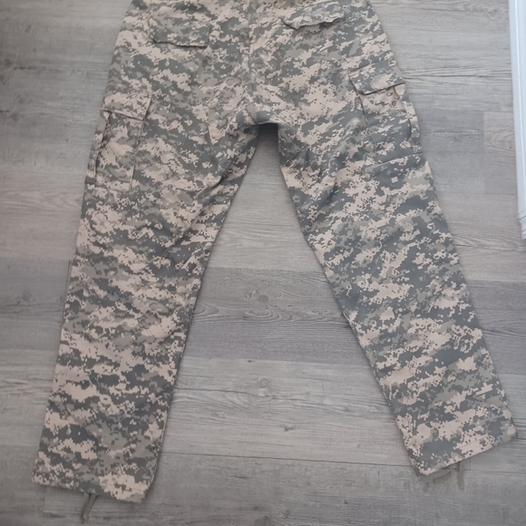 ROTHCO Camouflage Cargo Pants 35"- 39" men's womans  32" inseam adjustable tabs - Picture 2 of 8
